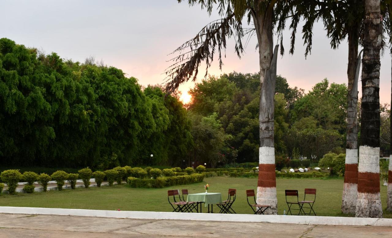 Greenwood Hotel Khajuraho Exterior photo