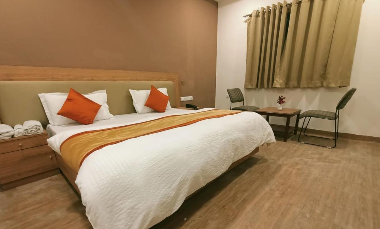 Greenwood Hotel Khajuraho Exterior photo